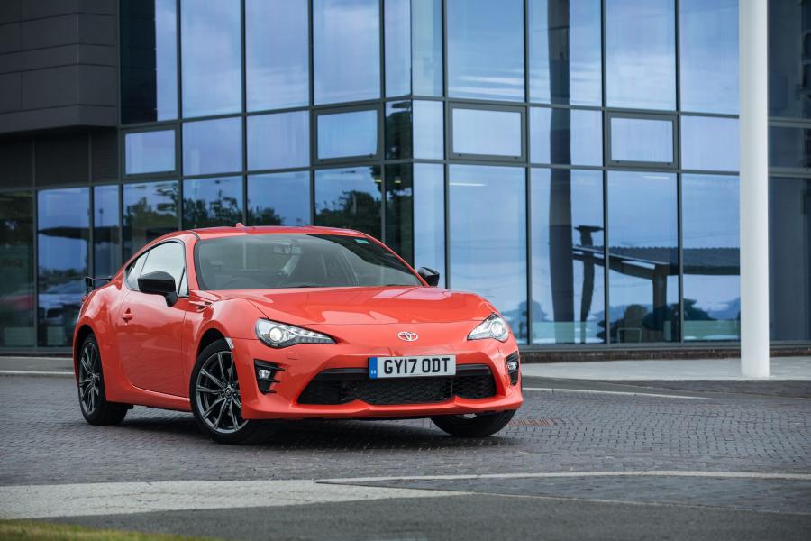  Toyota GT 86 Orange Edition 2017 года  (UK) (фото 9 из 18)
